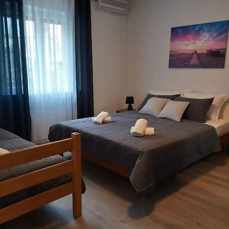 Apartment Dora-100M From The Central Beach Макарска Экстерьер фото