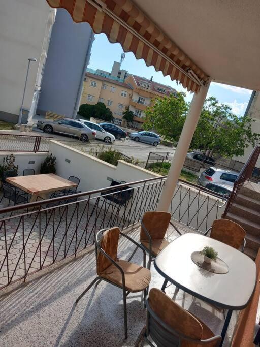 Apartment Dora-100M From The Central Beach Макарска Экстерьер фото